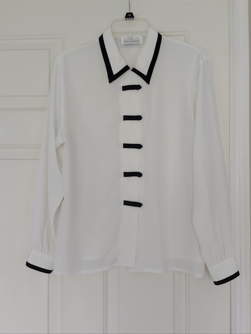 Impressions White Button Business Casual Classic Collar Blouse Size Large.